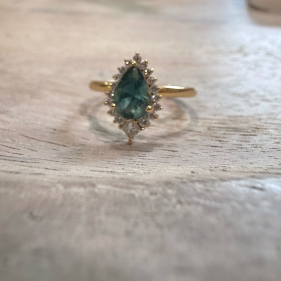 Sarah O pear sapphire ring 🍐